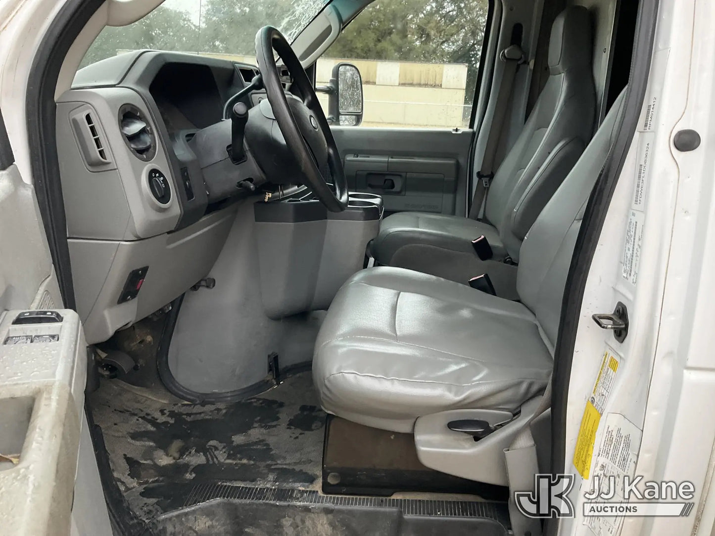 Ford E350 Cutaway 2013